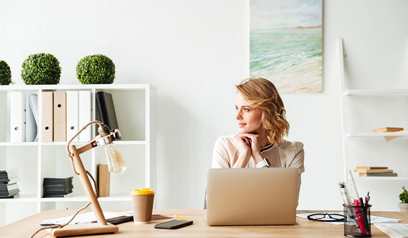 Kako ustvariti urejeno in funkcionalno domačo pisarno