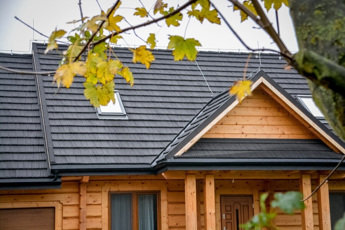 NUJNO JESENSKO VZDRŽEVANJE STREHE, KI GA NE SMETE PREZRETI